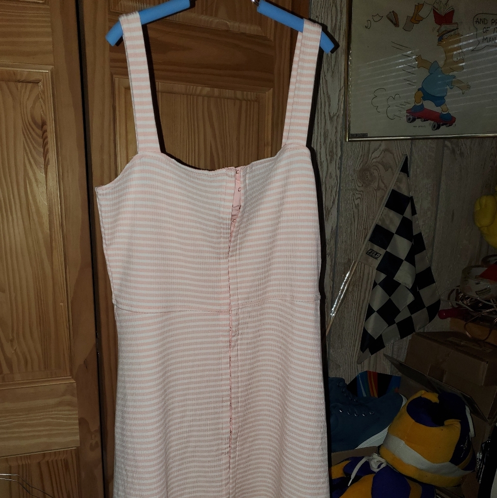 Dress - Picture 4 of 4